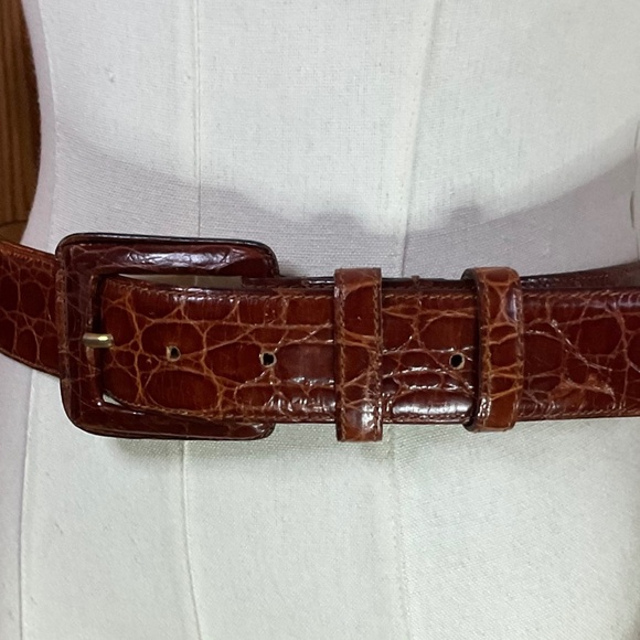 Harold’s L Alligator embossed Large 30 ½ -34 ½” x 1 ½” wide pristine vintage